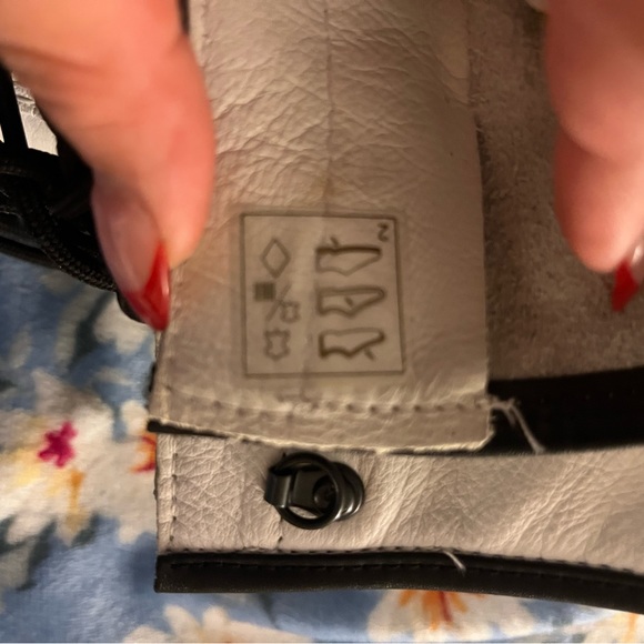 White doc Martens - Picture 5 of 8